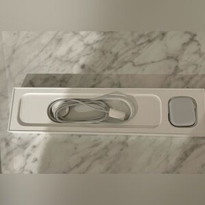 Apple Watch series 7 41mm aluminum starlight with starlight band